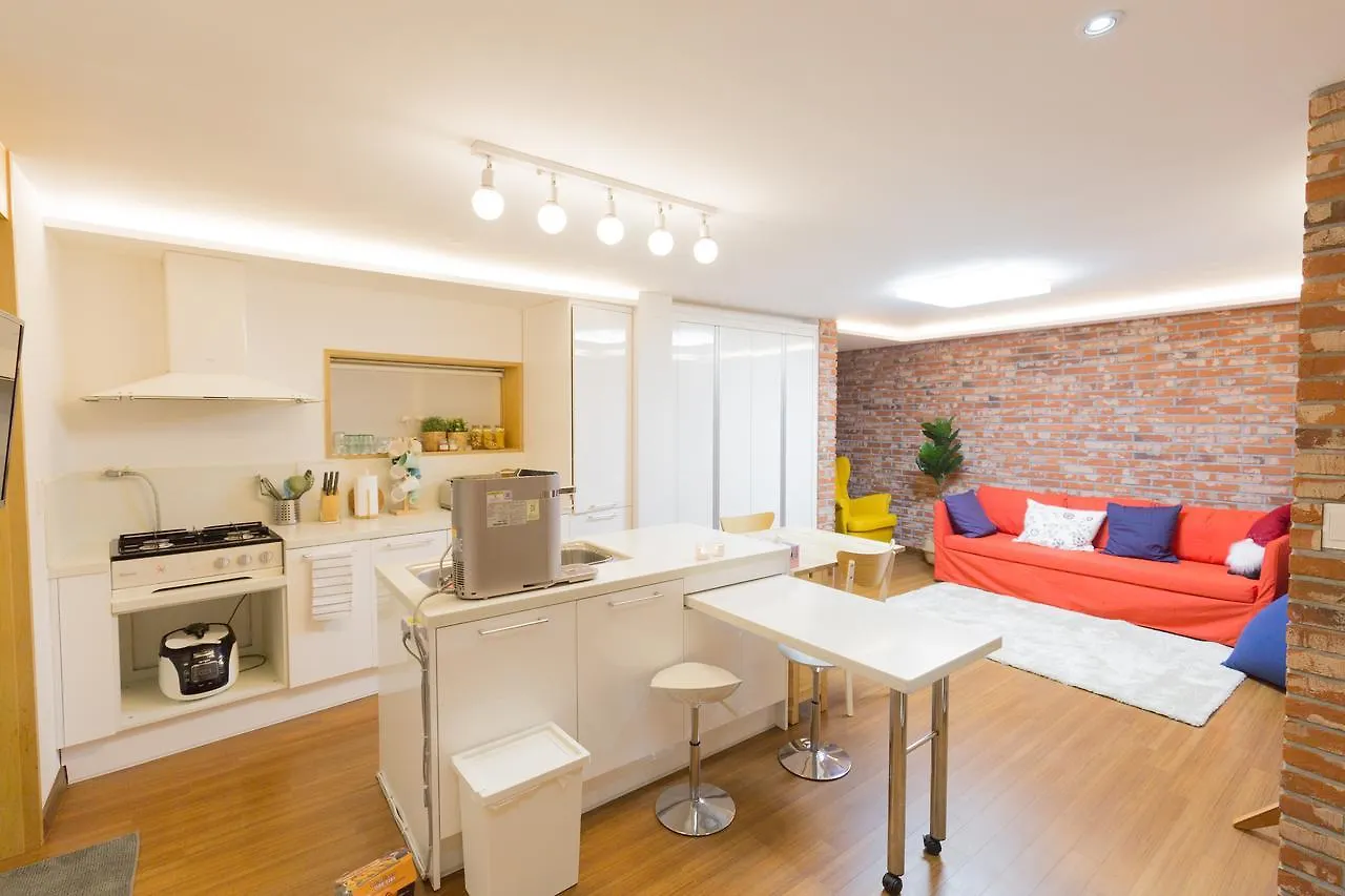 Отель House Sarah In Myeongdong 3 Сеул