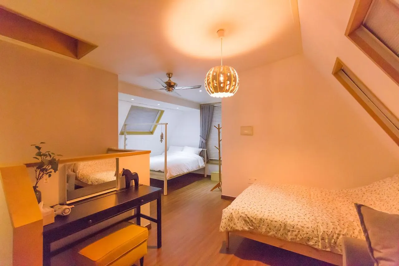 Апартаменты Отель House Sarah In Myeongdong 3 Сеул Южная Корея